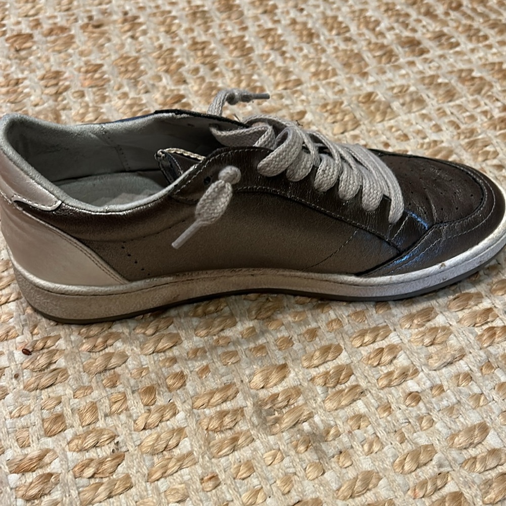 SHU-SHOP Metallic Star-Embellished Women's Sneakers - Picture 6 of 7